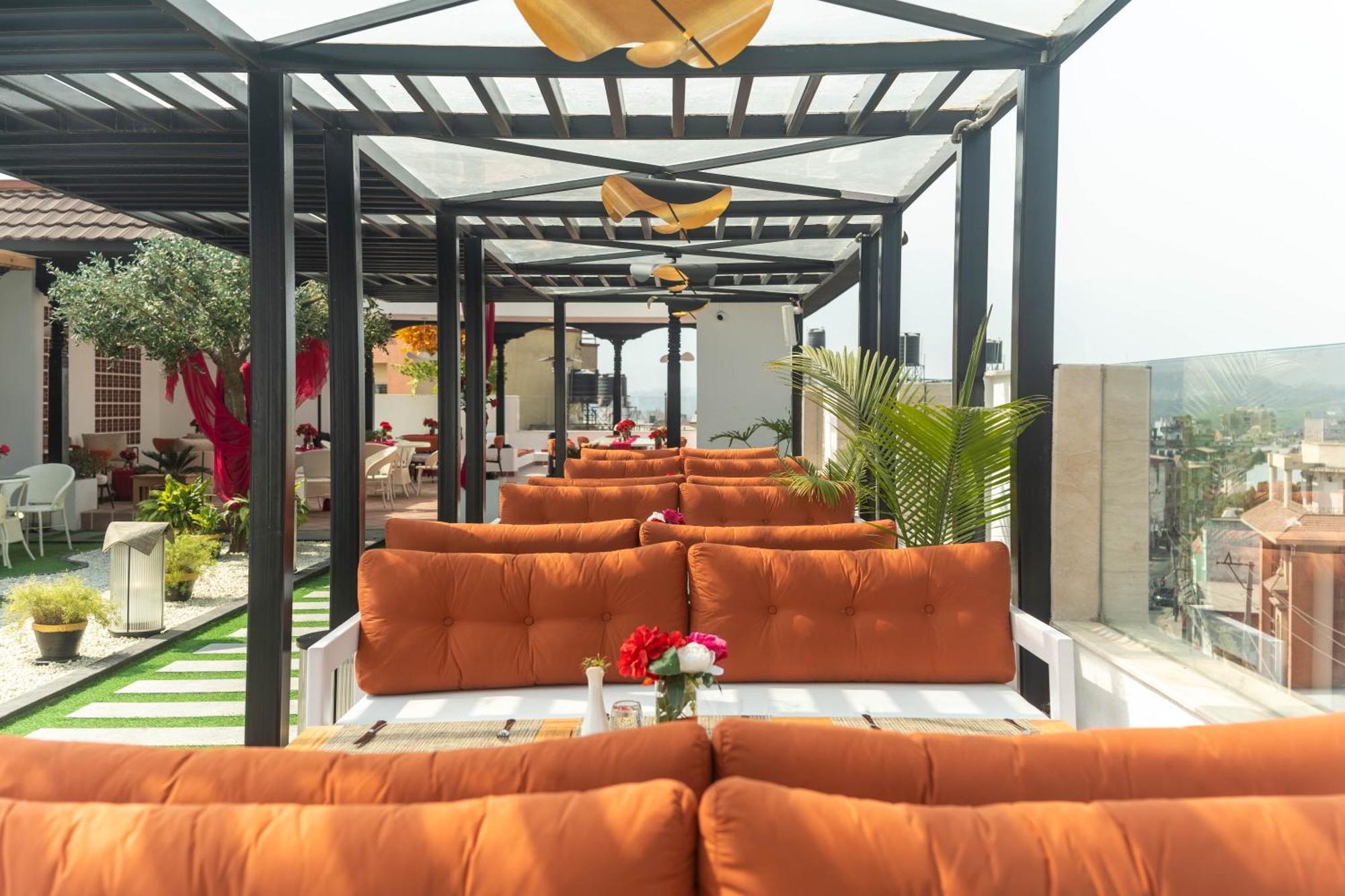 Square Hotel Kathmandu Bagian luar foto